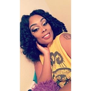 Meet your Posher, Kayla